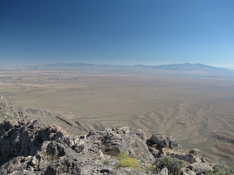 The town of Mesquite, NV should also be somewhere down there in front of Mount Bangs.