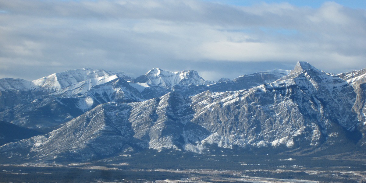 Also visible are Gap Peak, Door Jamb Mountain and Loder Peak.