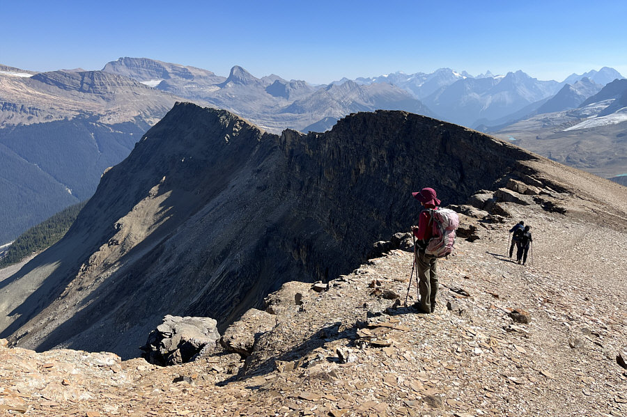 We chose to go back the same way and enjoy the scenic ridge walk for a second time.