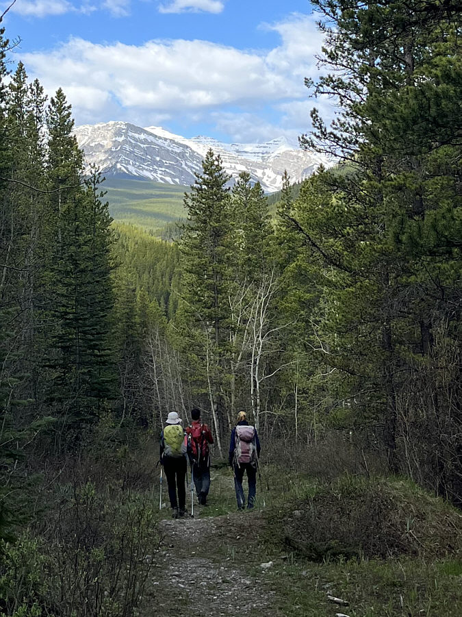 Good trail to catch up with friends!