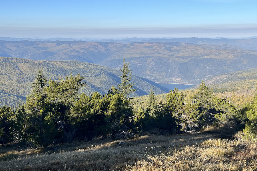 Note all the golden larches on the surrounding hills!