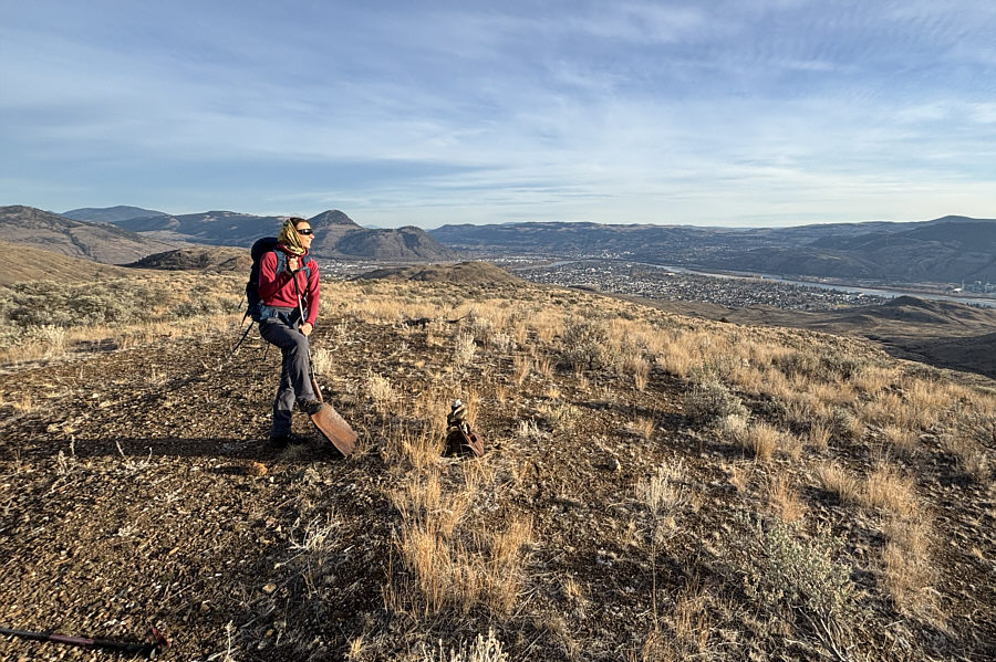 Lotsa rusted crap up here!