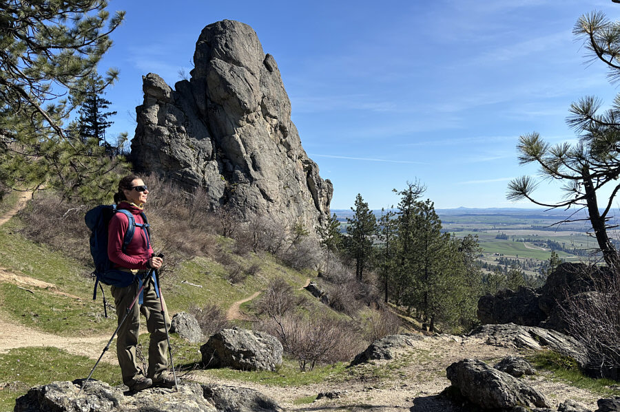 Lotsa people were scrambling up Big Rock at this time.