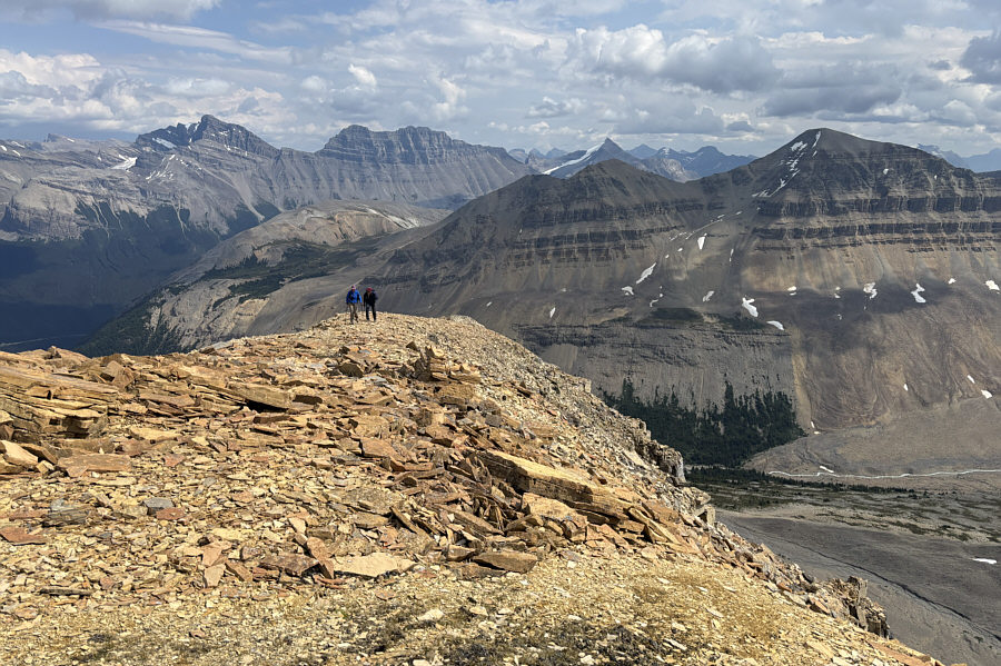 No drop-offs or surprise cruxes--just a pleasant way to finish the ascent.