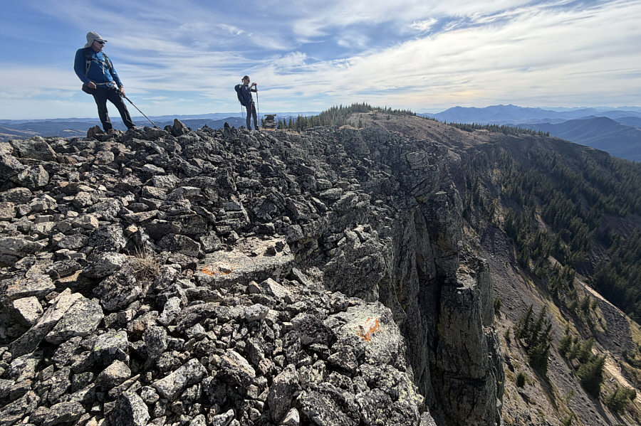 These cliffs here are kinda scary...