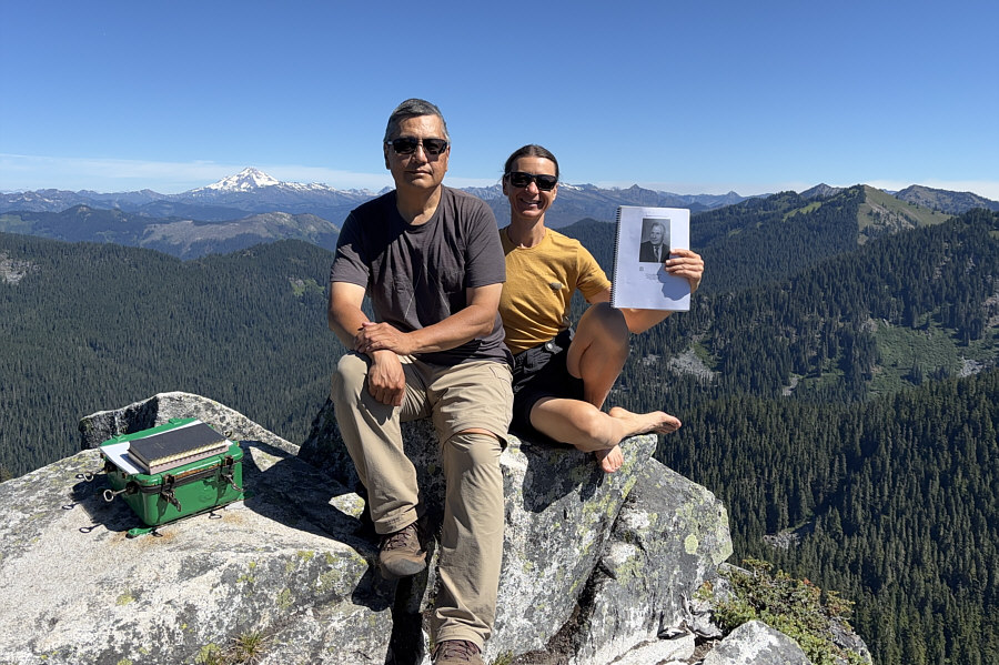 Contrary to what is claimed in Summitpost.org, this is NOT the true summit!