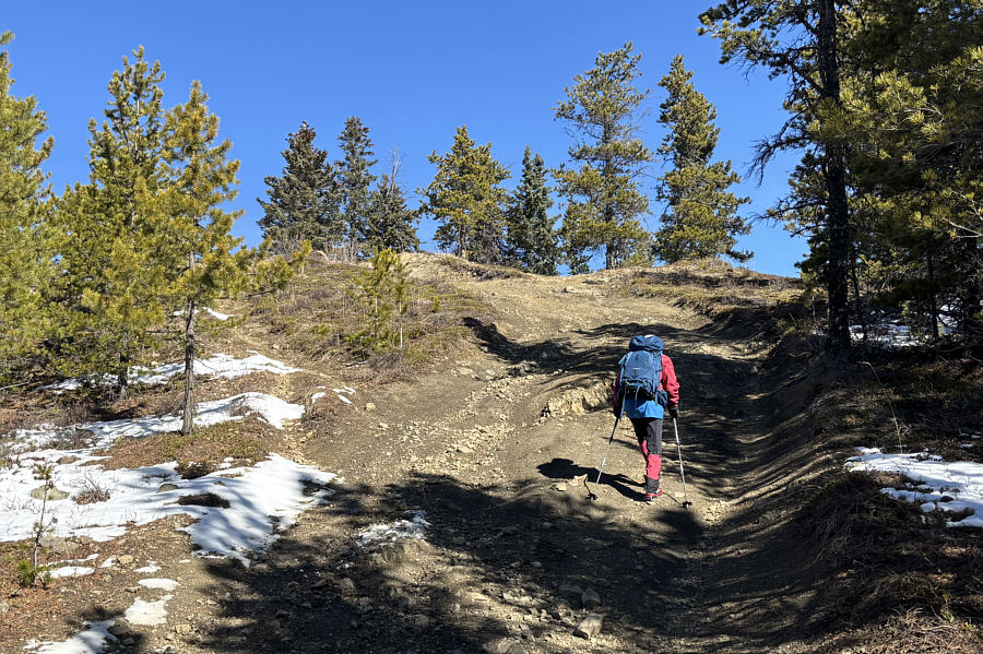 Look for a memorial bench just ahead.
