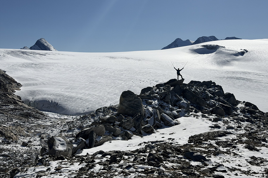 Unfortunately, my bum ankle prevented us from wandering closer to the glacier.