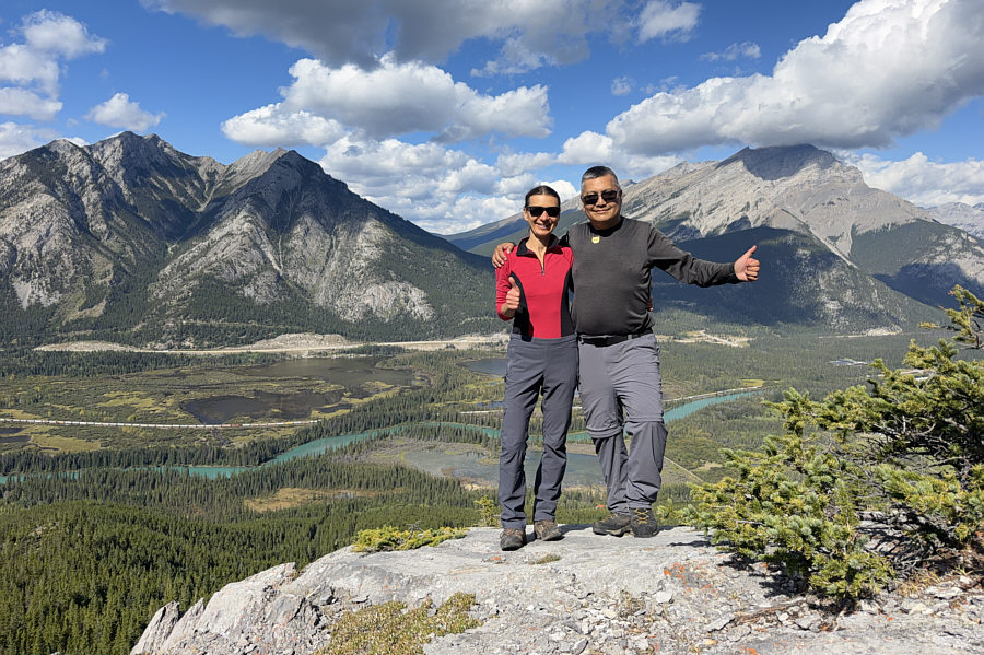 Two thumbs up for this hike!