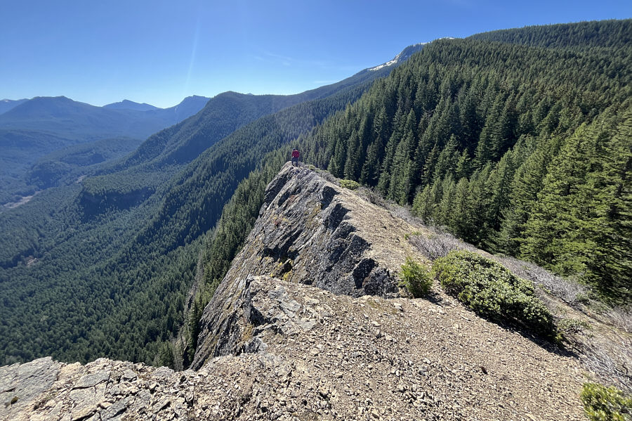 The entire summit ridge is a no-slip zone!