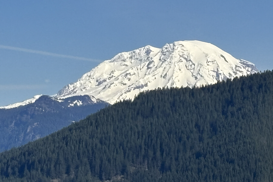 Looks like some good skiing still!