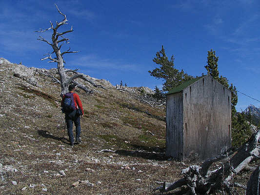 The hut is filled with big rocks.  Pourquoi?