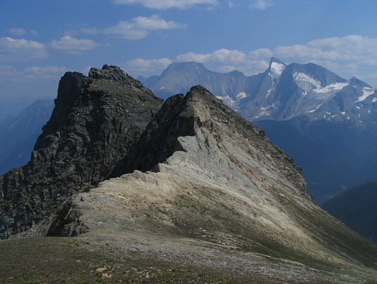 The second summit requires some traversing across downsloping slabs.