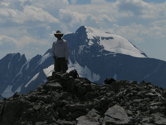 This was Dave's first peak over 3000 metres.  Congratulations, Dave!