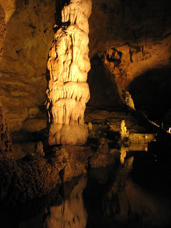 It is forbidden to touch any of the cave formations (oil from hands disrupts speleothem growth).