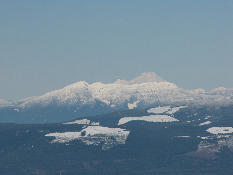 With Mount Baker being over 140 kilometres away, I'm not sure how often you see it this clearly from Mount Si.