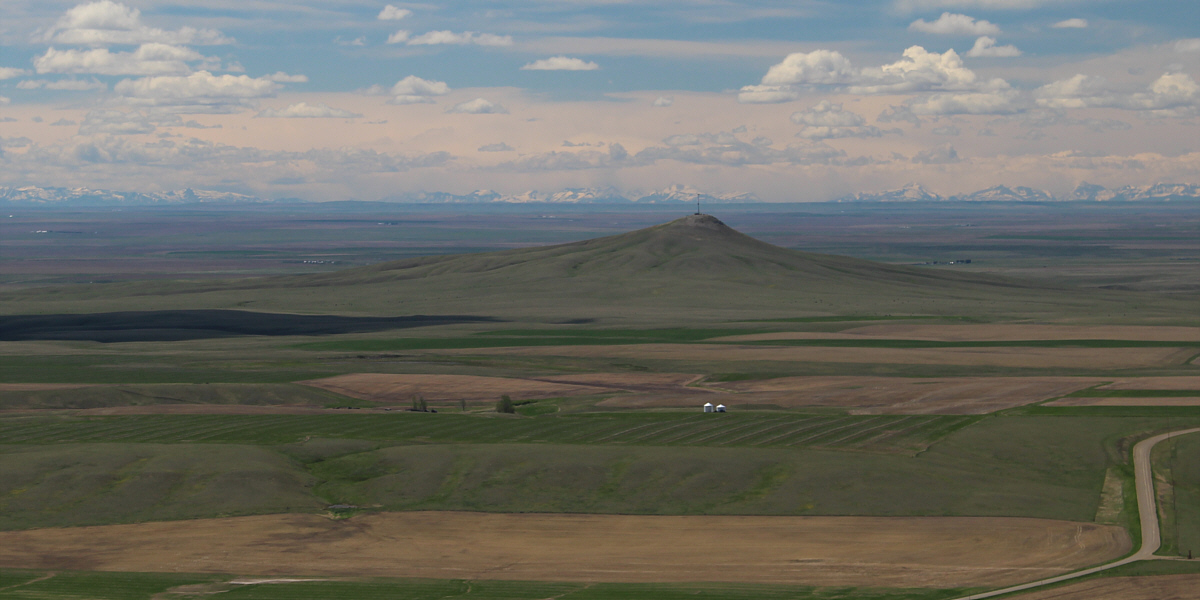 Looks like a good hill to ski up in the winter...