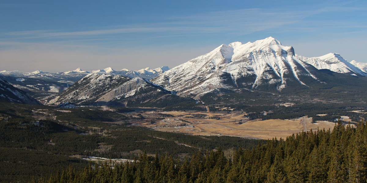 Those shiny peaks on the left horizon are also captivating for me...